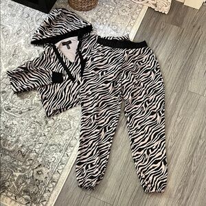 Victoria's Secret Black and White Zebra Print Lounge Set!